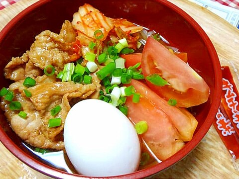 万能ネギで彩り☆辛味薄切り豚肉乗せ冷麺